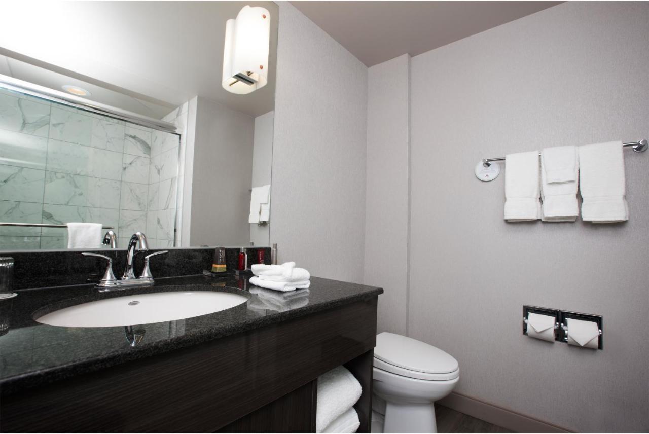 Queen Room Two Queen Beds City View